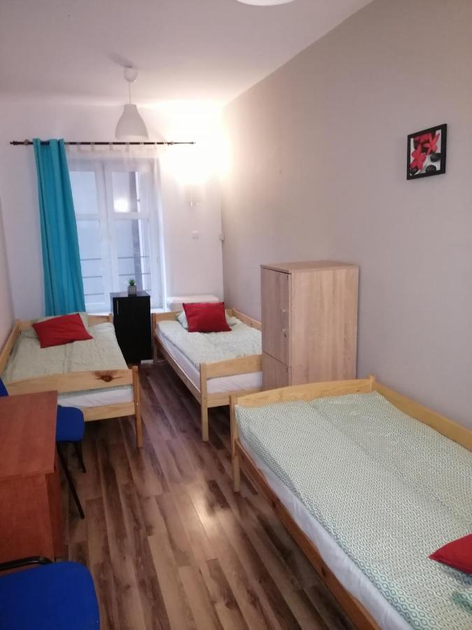 Hostel Gliwice Centrum Parking Exterior foto