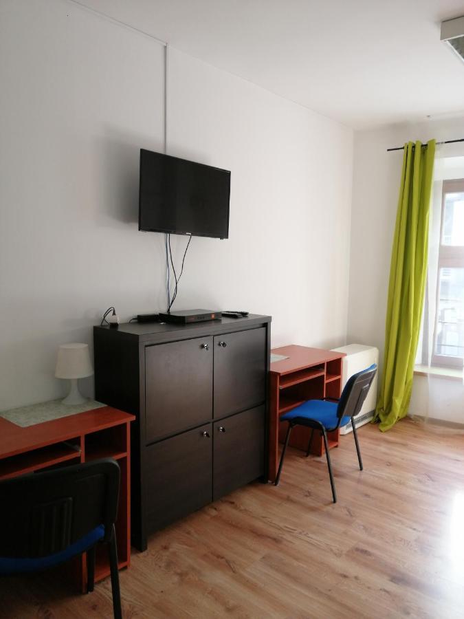 Hostel Gliwice Centrum Parking Exterior foto