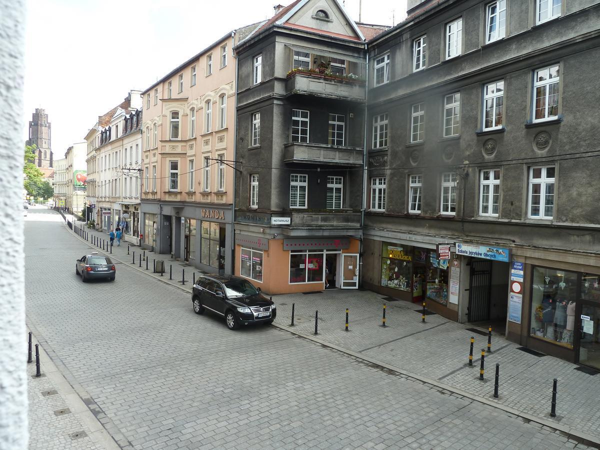 Hostel Gliwice Centrum Parking Exterior foto