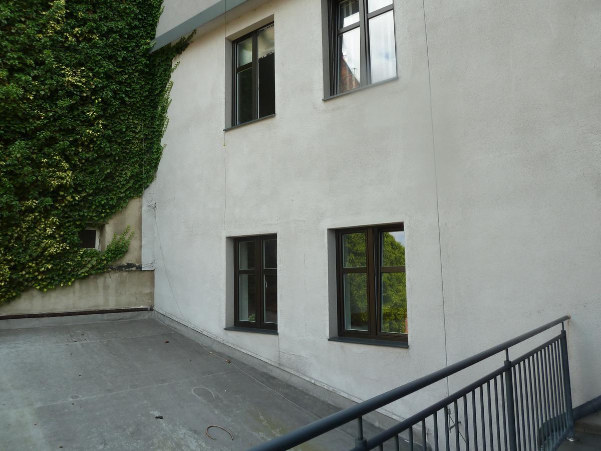 Hostel Gliwice Centrum Parking Exterior foto